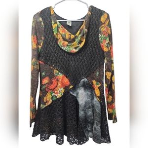 Listen that med top for women. Long sleeve, cow neck, Crochet panels